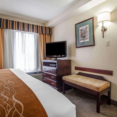 Comfort Inn & Suites Somerset - New Brunswick Bagian luar foto