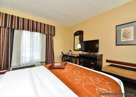Comfort Inn & Suites Somerset - New Brunswick Bagian luar foto